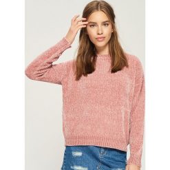 Szenilowy sweter - Różowy. Czerwone swetry klasyczne damskie Sinsay, l. Za 59,99 zł.