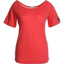 Super.natural ESSENTIAL SCOOP NECK TEE Tshirt basic clove red. Czerwone t-shirty damskie marki super.natural, xl, z poliesteru. Za 209,00 zł.