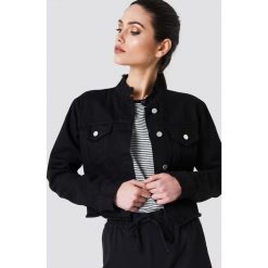 NA-KD Trend Krótka kurtka jeansowa - Black. Czarne bomberki damskie NA-KD Trend, z denimu. Za 202,95 zł.