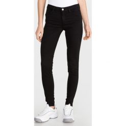 Guess Curve X Dżinsy Czarny. Czarne jeansy damskie Guess. Za 395,95 zł.