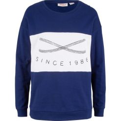 Bluza z bawełny z nadrukiem bonprix kobaltowo-biały. Niebieskie bluzy damskie bonprix, z nadrukiem, z bawełny, bez rękawów, bez kaptura. Za 74,99 zł.