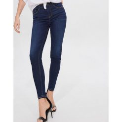Jeansy skinny - Niebieski. Niebieskie jeansy damskie Mohito. Za 119,99 zł.