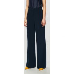Tommy Hilfiger - Spodnie. Niebieskie legginsy damskie TOMMY HILFIGER, m, z haftami, z elastanu. W wyprzedaży za 399,90 zł.