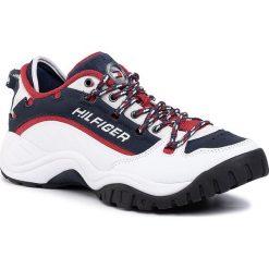 Sneakersy TOMMY JEANS - Heritage Sneaker EM0EM00374 Rwb 0K5. Białe sneakersy męskie Tommy Jeans, na co dzień, bez wzorów, z jeansu, bez zapięcia. W wyprzedaży za 449,00 zł.