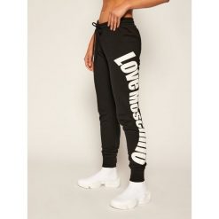 Spodnie dresowe LOVE MOSCHINO W142418M 4055. Czarne spodnie damskie Love Moschino, m, z dresówki. Za 799,00 zł.