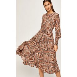 Answear - Sukienka. Sukienki damskie ANSWEAR, na co dzień, s, w paski, z wiskozy, casualowe, z okrągłym kołnierzem, z długim rękawem, długie, midi, rozkloszowane. W wyprzedaży za 139,90 zł.