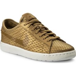 Buty NIKE - Tennis Classic Ultra Prm 749647 700 Metallic Gold/Flt Gold. Żółte buty sportowe damskie Nike, na co dzień, bez wzorów, ze skóry, bez obcasa, na płaskiej podeszwie, bez zapięcia. W wyprzedaży za 379,00 zł.