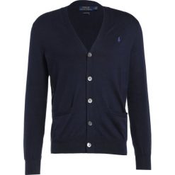 Polo Ralph Lauren Kardigan hunter navy. Niebieskie kardigany męskie marki Polo Ralph Lauren, m, z bawełny, polo. W wyprzedaży za 503,30 zł.