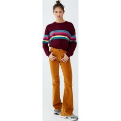Sweter z kolorowymi panelami. Swetry damskie Pull&Bear. Za 99,90 zł.