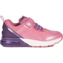 Sneakersy "Spaceclub" w kolorze jasnoróżowo-fioletowym. Różowe trampki dziewczęce geox kids, bez wzorów, z gumy, bez zapięcia. W wyprzedaży za 159,95 zł.