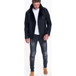 Kożuch męski z asymetrycznym zapięciem. Czarne kurtki męskie Top Secret, na zimę, xl, bez wzorów, ze skóry ekologicznej, eleganckie, krótkie, bez kaptura. W wyprzedaży za 139,99 zł.