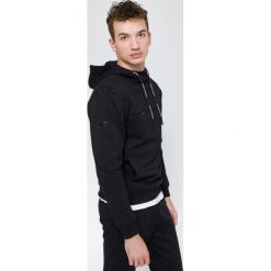 Bluzy męskie: Bluza męska BLM210 - głęboka czerń - 4F