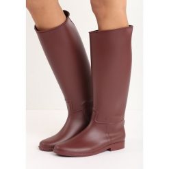 Purpurowe Kalosze Skye. Różowe kalosze damskie Born2be, bez wzorów, przed kolano. Za 59,99 zł.