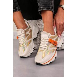 Białe buty sportowe sneakersy sznurowane casu 20g18/g. Białe buty dziewczęce sportowe Casu, bez wzorów, ze skóry ekologicznej, na sznurówki. Za 79,99 zł.