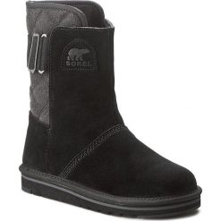 Buty SOREL - Newbie NL2068 Black/Grill 010. Czarne kozaki dziewczęce Sorel, bez wzorów, ze skóry, przed kolano, na wysokim obcasie. Za 429,00 zł.