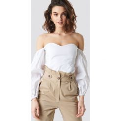 NA-KD Boho Top z odkrytymi ramionami - White. Białe topy damskie NA-KD Boho, bez wzorów, bez kołnierzyka. Za 121,95 zł.