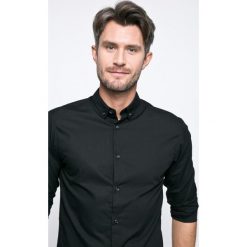 Produkt by Jack & Jones - Koszula. Czarne koszule męskie marki PRODUKT by Jack & Jones, m, bez wzorów, z bawełny, casualowe, button down, z długim rękawem. W wyprzedaży za 69,90 zł.