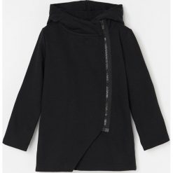 Bluza zapinana z boku - Czarny. Czarne bluzy damskie Reserved, bez wzorów, bez rękawów, bez kaptura. Za 69,99 zł.