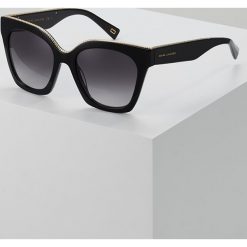 Marc Jacobs Okulary przeciwsłoneczne black. Czarne okulary przeciwsłoneczne damskie marki Marc Jacobs. W wyprzedaży za 743,20 zł.
