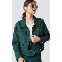 NA-KD Trend Kurtka jeansowa z kontrastowymi szwami - Green. Białe kurtki damskie jeansowe marki NA-KD Trend, z nadrukiem, z okrągłym kołnierzem. Za 323,95 zł.