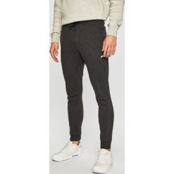 Nike Sportswear - Spodnie. Czarne spodnie męskie Nike Sportswear, s, bez wzorów, z bawełny. W wyprzedaży za 179,90 zł.