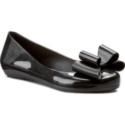 Baleriny ZAXY - Pop Bow Fem 81998 Black 01003 V285023. Czarne baleriny damskie Zaxy, na co dzień, bez wzorów, z tworzywa sztucznego, bez obcasa, bez zapięcia. W wyprzedaży za 79,00 zł.