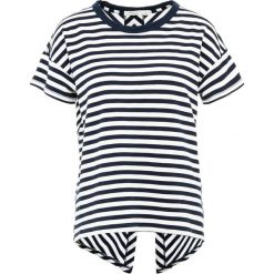Rag & bone CATSPLIT BACK TEE Tshirt z nadrukiem white/navy. Niebieskie bluzki damskie marki rag & bone, m, z nadrukiem, z elastanu, bez kołnierzyka, bez rękawów. Za 569,00 zł.
