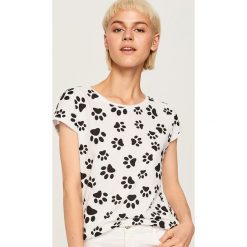 T-shirt we wzory - Kremowy. Białe t-shirty damskie Reserved, l. Za 39,99 zł.