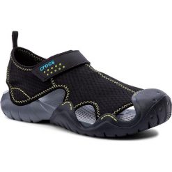 Sandały CROCS - Swiftwater Sandal M 15041 Black/Charcoal. Czarne klapki męskie Crocs, bez wzorów, ze skóry ekologicznej. Za 219,00 zł.