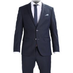 Bugatti Garnitur navy. Niebieskie garnitury Bugatti, z materiału. W wyprzedaży za 1077,30 zł.