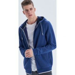 Bluza basic z kapturem - Granatowy. Niebieskie bluzy męskie Cropp, s, bez wzorów, z kapturem, bez rękawów, z kapturem. Za 99,99 zł.