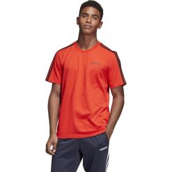 MĘSKA KOSZULKA ADIDAS (S). Koszulki męskie Adidas, s, w paski, z bawełny, sportowe, z kontrastowym kołnierzykiem, bez rękawów. W wyprzedaży za 89,99 zł.