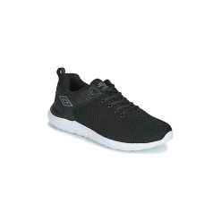 Buty Umbro GOURIAH. Czarne trampki męskie Umbro, bez wzorów, bez zapięcia. Za 161,10 zł.