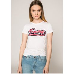 Tommy Jeans - Top. Szare topy damskie Tommy Jeans, l, z nadrukiem, z bawełny, z okrągłym kołnierzem. W wyprzedaży za 139,90 zł.