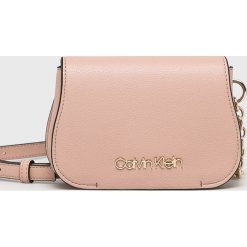 Calvin Klein - Nerka. Pomarańczowe nerki damskie Calvin Klein, bez wzorów, ze skóry, casualowe, małe, bez dodatków. W wyprzedaży za 269,90 zł.