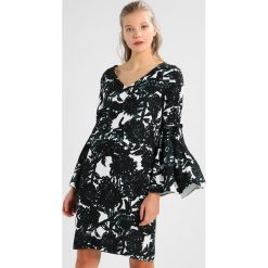 Sukienki: Finery London GLOSTER FLORA FLUTE SLEEVE DRESS Sukienka etui charcoal