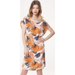 Biała Sukienka Behelm. Białe sukienki damskie Born2be, xl, w paski, sportowe, bez kołnierzyka, bez rękawów, mini, sportowe. Za 49,99 zł.