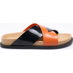 Melissa - Klapki Energy. Brązowe klapki damskie Melissa, bez wzorów, z gumy, bez obcasa, na obcasie. W wyprzedaży za 139,90 zł.