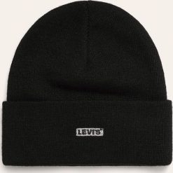Levi's - Czapka. Czarne czapki damskie Levi's®, bez wzorów, z dzianiny. W wyprzedaży za 79,90 zł.