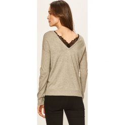 Vero Moda - Sweter. Czarne swetry damskie Vero Moda, s, bez wzorów, z poliesteru, bez rękawów, bez kaptura. W wyprzedaży za 99,90 zł.
