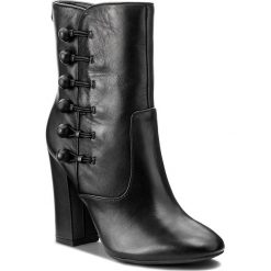 Botki GUESS - Lucena FLCEN3 LEA10 BLACK. Czarne botki damskie skórzane marki Guess. W wyprzedaży za 489,00 zł.