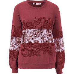 Bluza z nadrukiem, długi rękaw bonprix czerwony z nadrukiem. Czerwone bluzy damskie bonprix, z nadrukiem, długie. Za 54,99 zł.