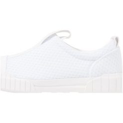 Calvin Klein Jeans BAMINA Półbuty wsuwane white. Brązowe półbuty damskie skórzane marki Calvin Klein Jeans, na obcasie. Za 519,00 zł.