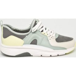 Camper - Buty. Zielone buty sportowe damskie Camper, bez wzorów, ze skóry, sportowe. W wyprzedaży za 399,90 zł.