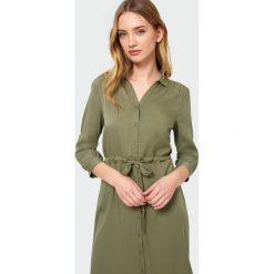 Sukienka szmizjerka. Sukienki damskie Greenpoint, bez wzorów, z wiskozy, bez kołnierzyka, bez rękawów, szmizjerki. Za 129,99 zł.