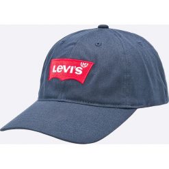 Levi's - Czapka. Niebieskie czapki męskie Levi's®, bez wzorów, z elastanu. W wyprzedaży za 79,90 zł.