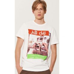 T-shirt z fotonadrukiem - Kremowy. Białe t-shirty męskie House, l. W wyprzedaży za 29,99 zł.
