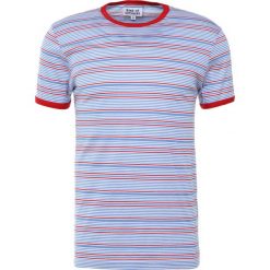 Band of Outsiders Tshirt z nadrukiem sky blue/ mast red. Niebieskie koszulki polo męskie Band of Outsiders, s, z nadrukiem, z bawełny. W wyprzedaży za 356,30 zł.