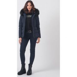 Kurtka puchowa "Meribel" w kolorze granatowym. Niebieskie kurtki damskie Chattawak, m, z puchu, klasyczne. W wyprzedaży za 299,95 zł.