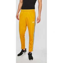 Nike - Spodnie. Żółte spodnie męskie Nike, s, bez wzorów, z poliesteru. Za 259,90 zł.